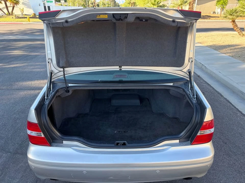 2006 Lexus LS 3rd Gen - Image 14 of 18