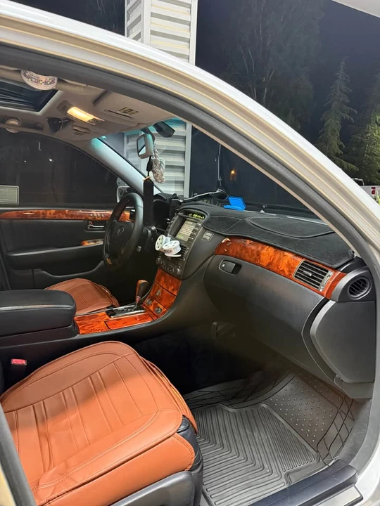 2006 Lexus LS 3rd Gen - Image 11 of 17