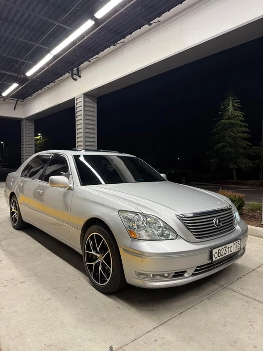 2006 Lexus LS 3rd Gen - Image 4 of 17