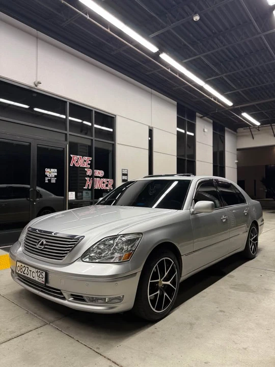 2006 Lexus LS 3rd Gen - Image 2 of 17