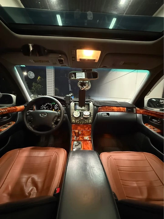 2006 Lexus LS 3rd Gen - Image 13 of 17