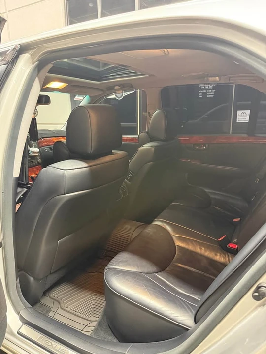 2006 Lexus LS 3rd Gen - Image 10 of 17