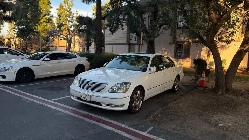 2006 Lexus LS 3rd Gen - Image 5 of 11