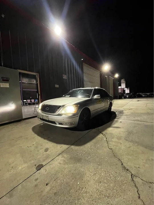 2006 Lexus LS 4th Gen - Image 10 of 16