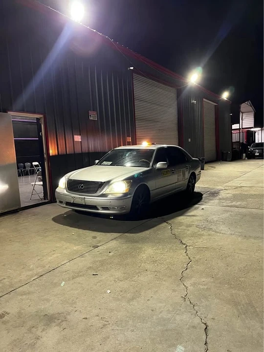2006 Lexus LS 4th Gen - Image 15 of 16