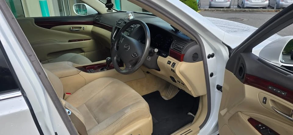 2006 Lexus LS 3rd Gen - Image 9 of 19