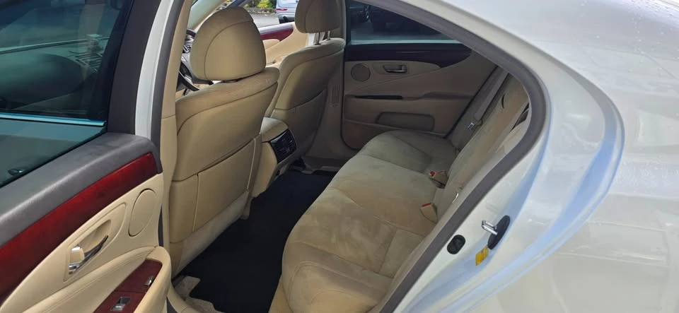 2006 Lexus LS 3rd Gen - Image 10 of 19