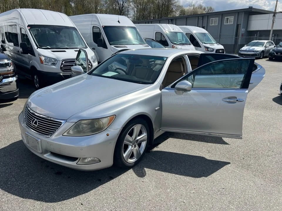 2006 Lexus LS 3rd Gen - Image 16 of 19