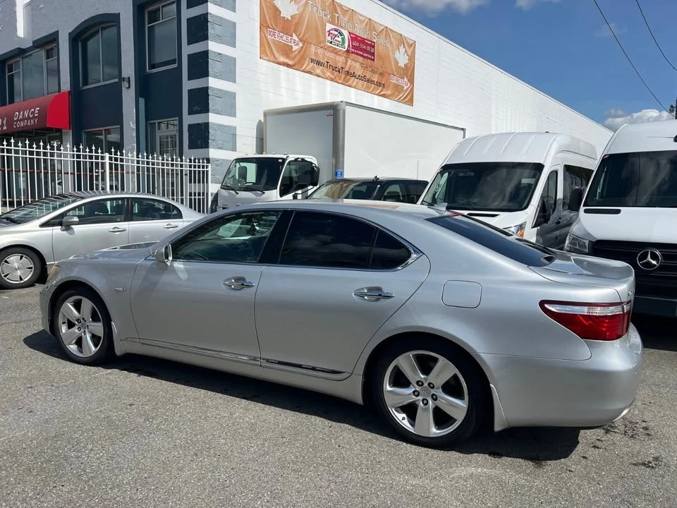 2006 Lexus LS 3rd Gen - Image 11 of 19