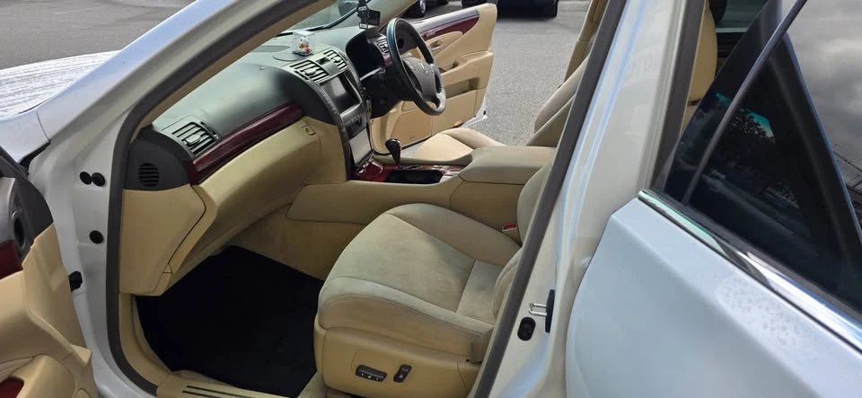 2006 Lexus LS 3rd Gen - Image 11 of 19