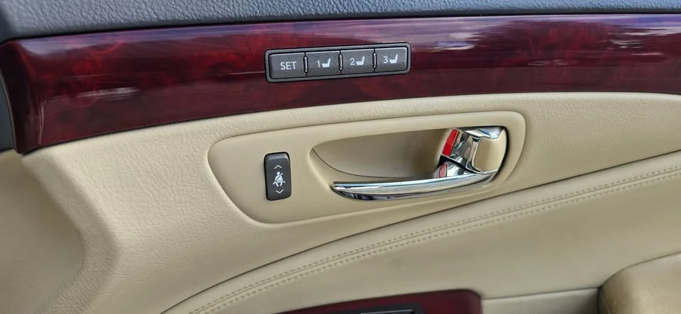 2006 Lexus LS 3rd Gen - Image 18 of 19