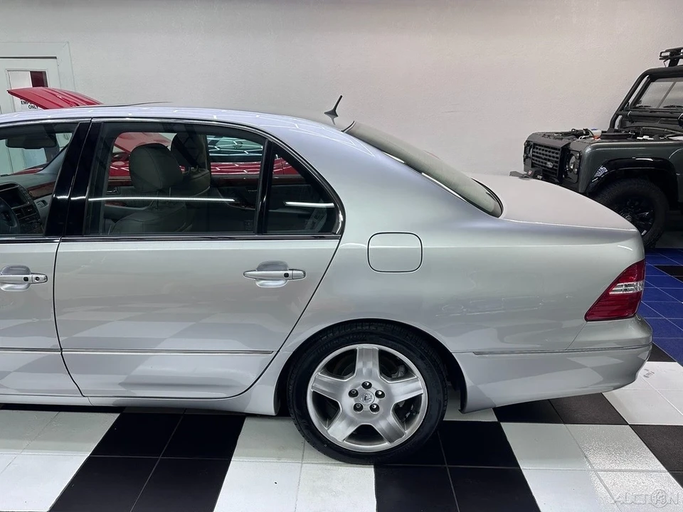 2006 Lexus LS 3rd Gen - Image 11 of 21