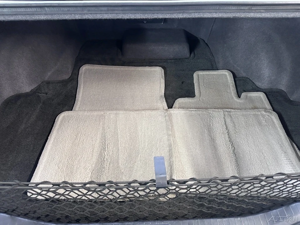 2006 Lexus LS 3rd Gen - Image 18 of 21