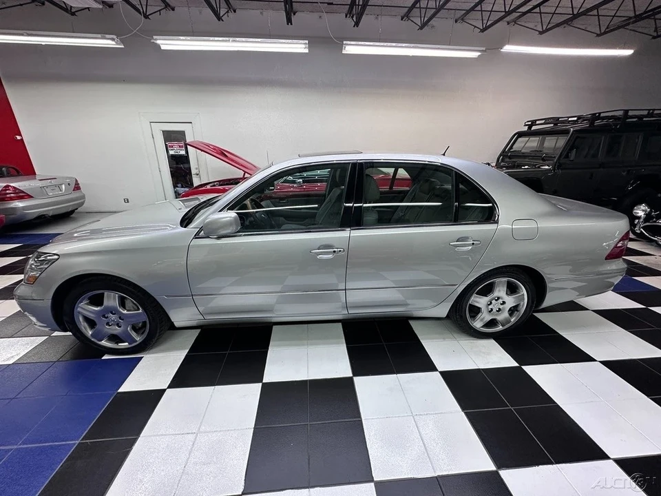 2006 Lexus LS 3rd Gen - Image 10 of 21