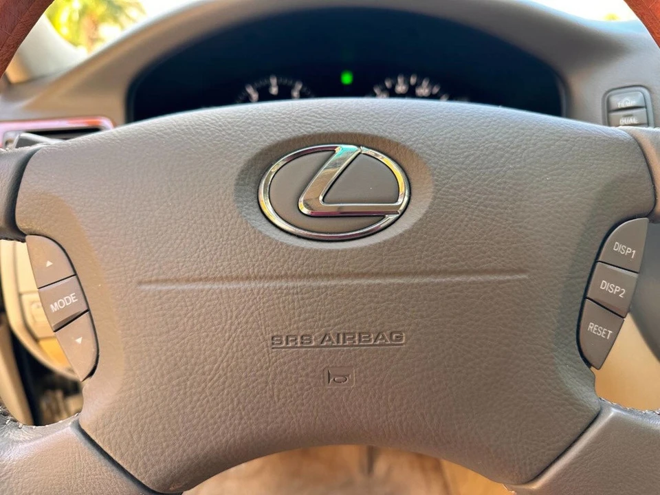 2006 Lexus LS 3rd Gen - Image 14 of 21
