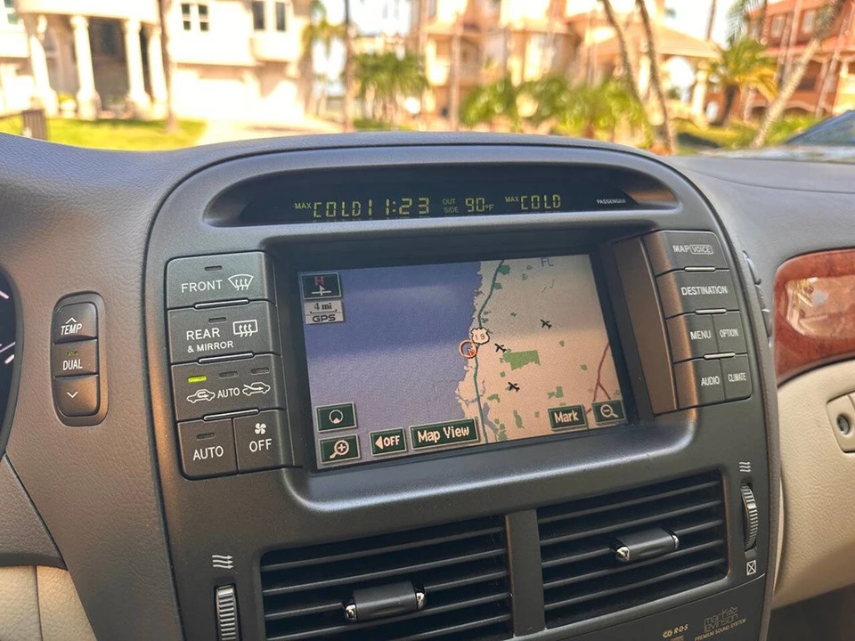 2006 Lexus LS 3rd Gen - Image 20 of 24