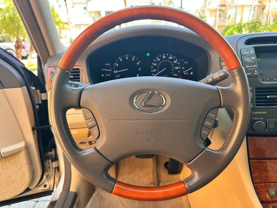 2006 Lexus LS 3rd Gen - Image 16 of 24
