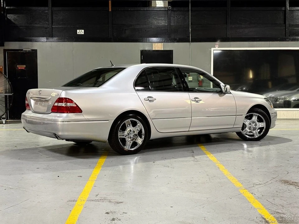 2006 Lexus LS 3rd Gen - Image 9 of 24