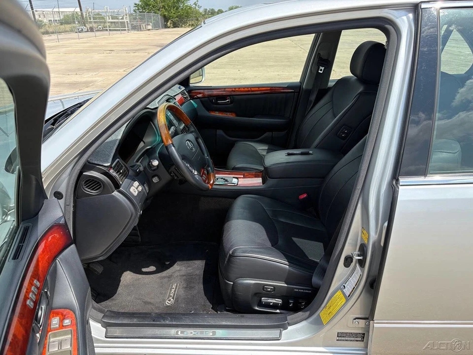 2006 Lexus LS 3rd Gen - Image 10 of 24