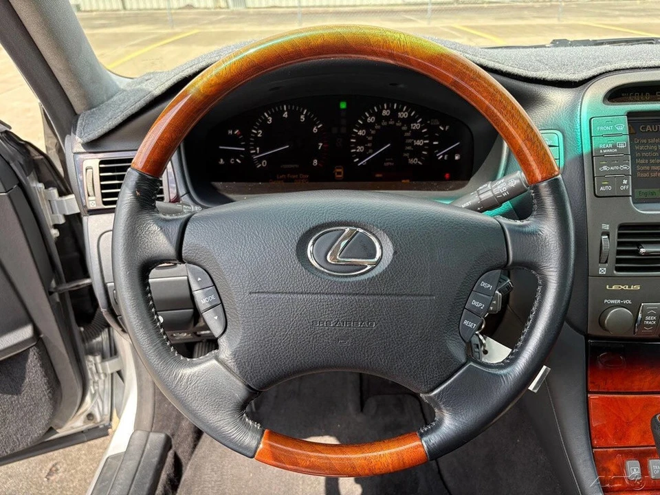 2006 Lexus LS 3rd Gen - Image 17 of 24