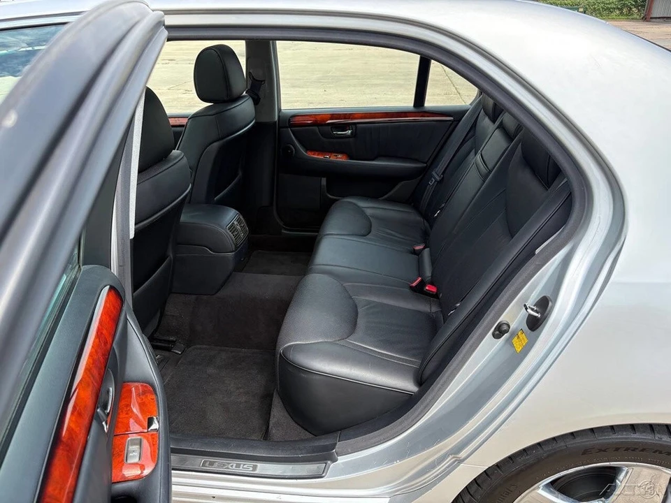 2006 Lexus LS 3rd Gen - Image 13 of 24