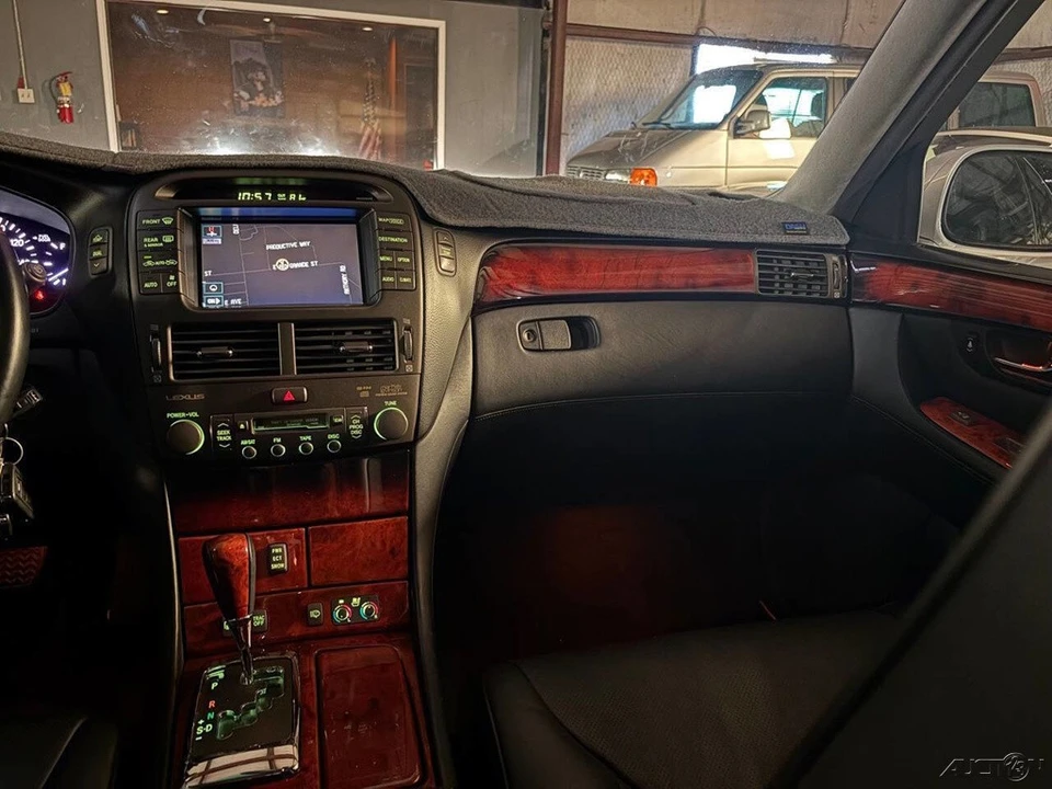 2006 Lexus LS 3rd Gen - Image 19 of 24