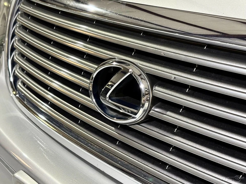 2006 Lexus LS 3rd Gen - Image 3 of 24