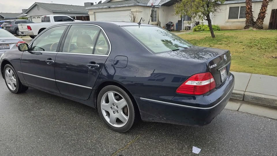 2006 Lexus LS 3rd Gen - Image 11 of 14