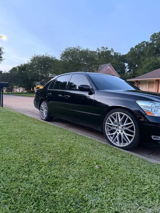2006 Lexus LS 3rd Gen - Image 2 of 5