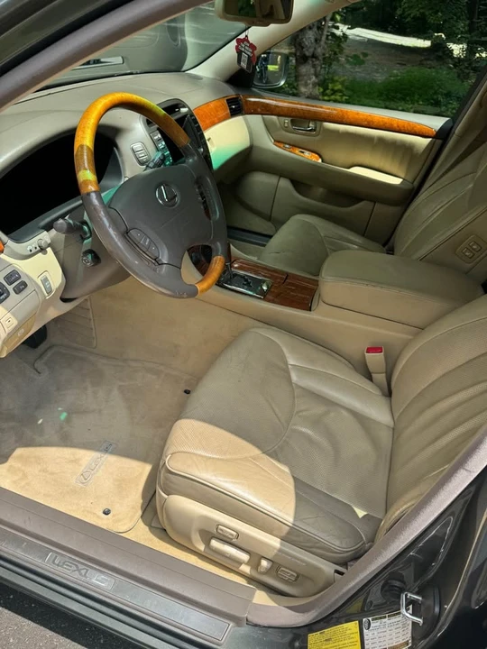 2006 Lexus LS 3rd Gen - Image 10 of 18