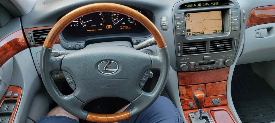 2006 Lexus LS 3rd Gen - Image 11 of 14