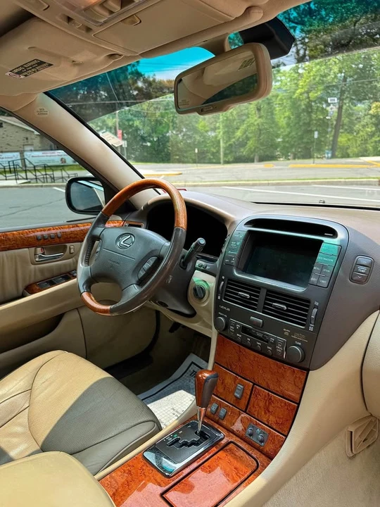 2006 Lexus LS 3rd Gen - Image 16 of 20