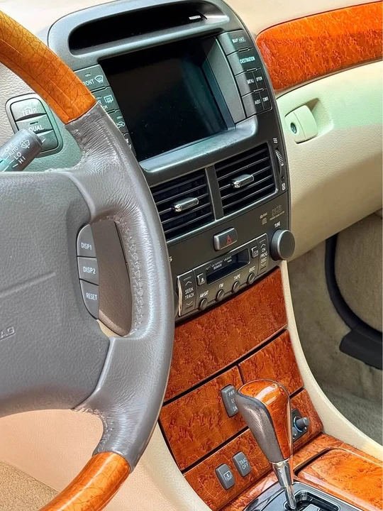 2006 Lexus LS 3rd Gen - Image 13 of 20