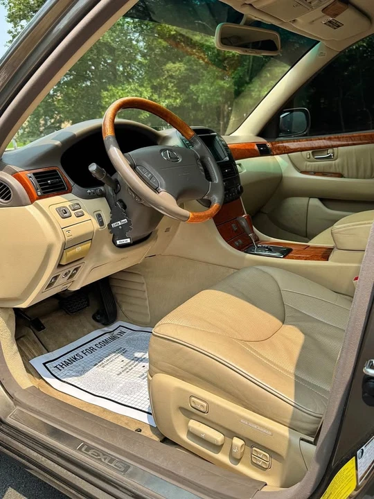2006 Lexus LS 3rd Gen - Image 11 of 20