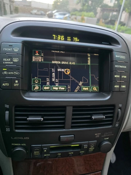 2006 Lexus LS 3rd Gen - Image 12 of 13