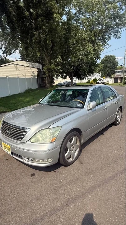 2006 Lexus LS 3rd Gen - Image 2 of 4