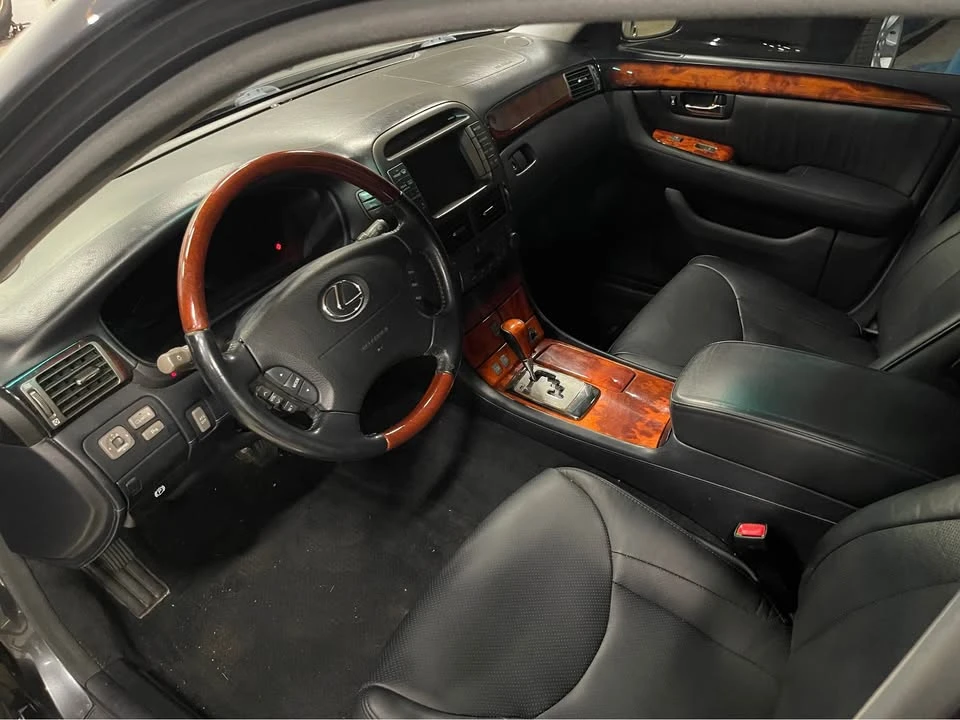 2006 Lexus LS 3rd Gen - Image 9 of 15