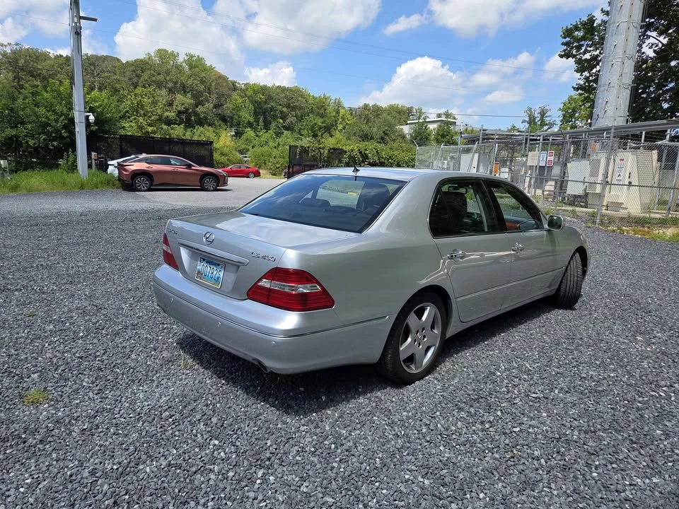2006 Lexus LS 3rd Gen - Image 3 of 16