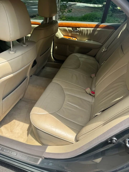 2006 Lexus LS 3rd Gen - Image 11 of 18