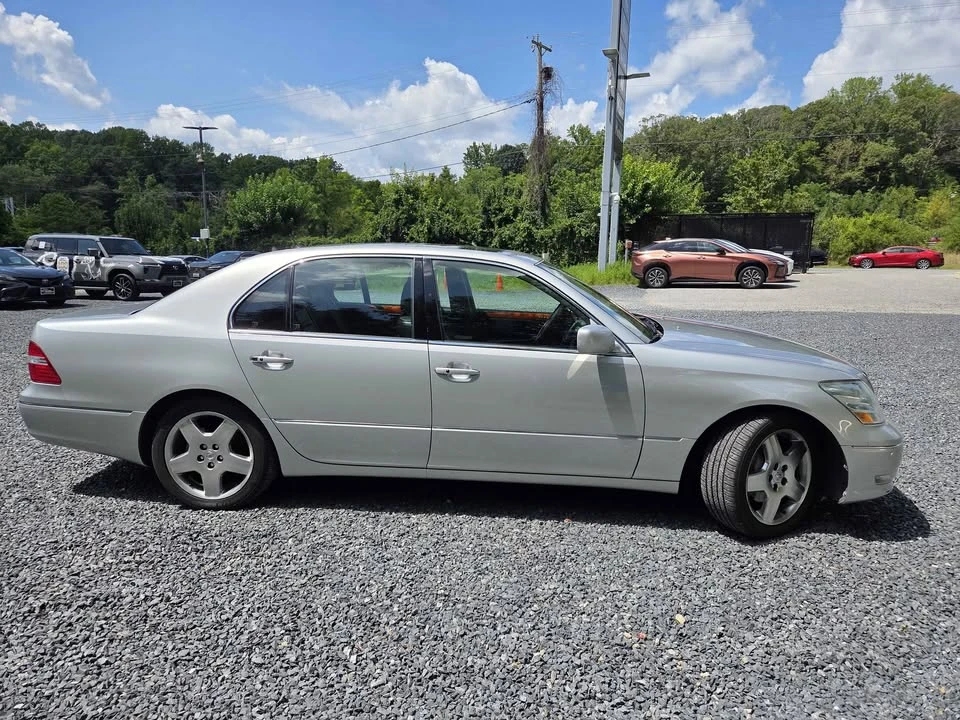 2006 Lexus LS 3rd Gen - Image 2 of 16