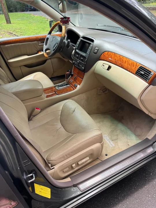 2006 Lexus LS 3rd Gen - Image 12 of 18