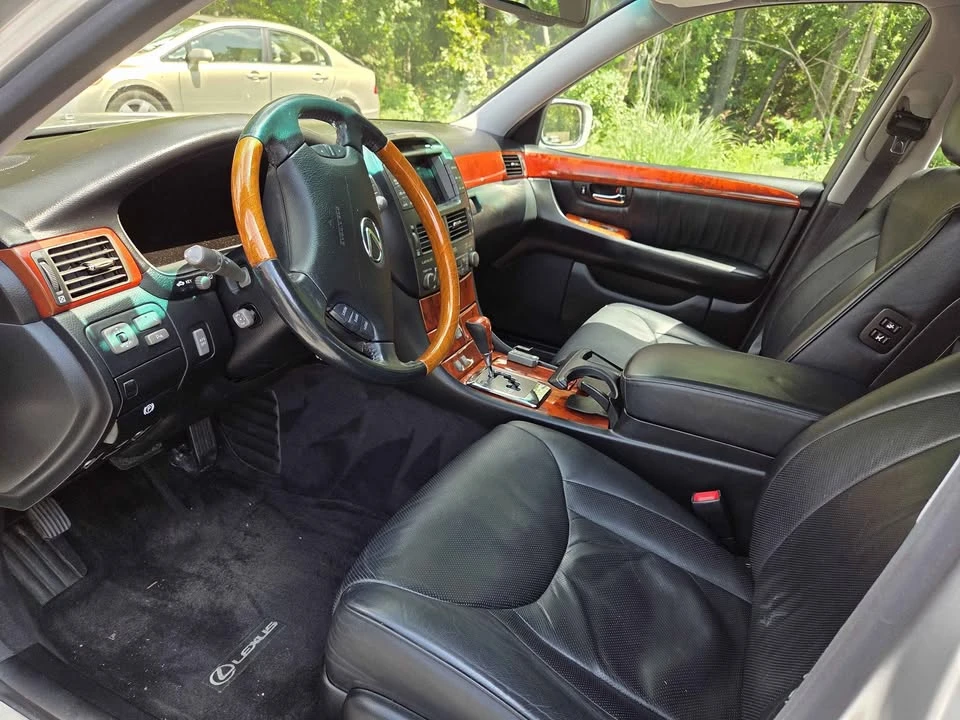 2006 Lexus LS 3rd Gen - Image 13 of 16