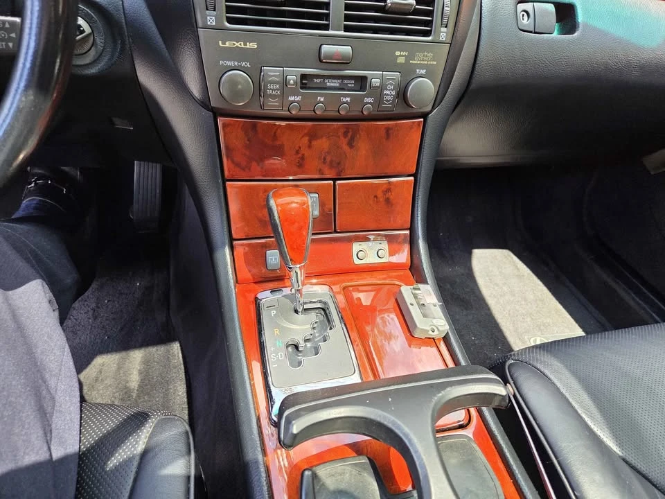 2006 Lexus LS 3rd Gen - Image 16 of 16