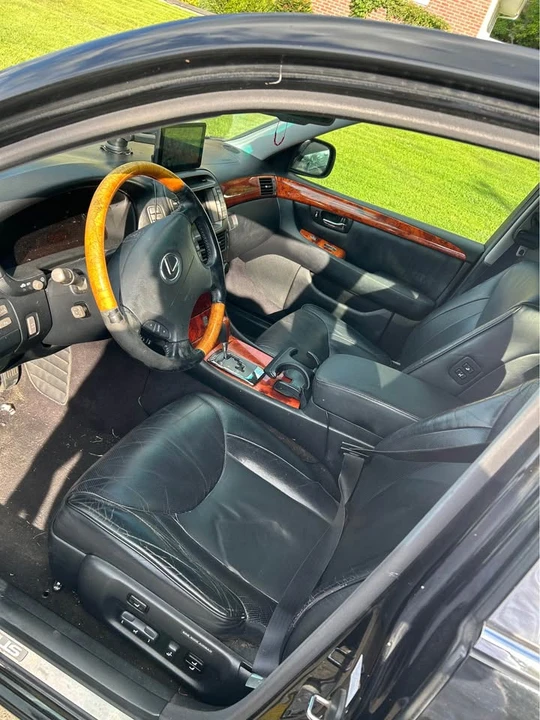 2006 Lexus LS 3rd Gen - Image 7 of 9