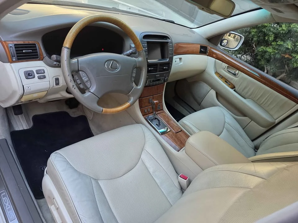 2006 Lexus LS 3rd Gen - Image 10 of 15