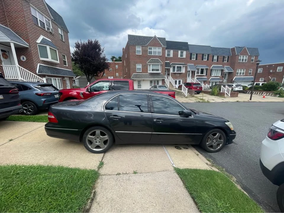 2006 Lexus LS 3rd Gen - Image 2 of 20