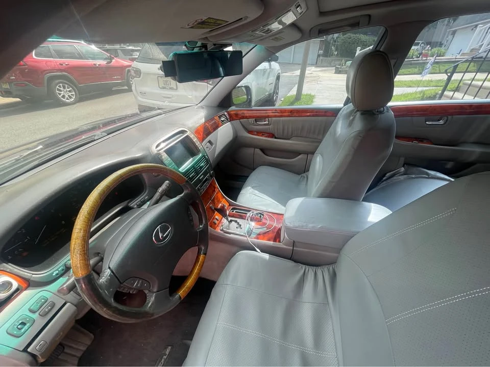 2006 Lexus LS 3rd Gen - Image 16 of 20
