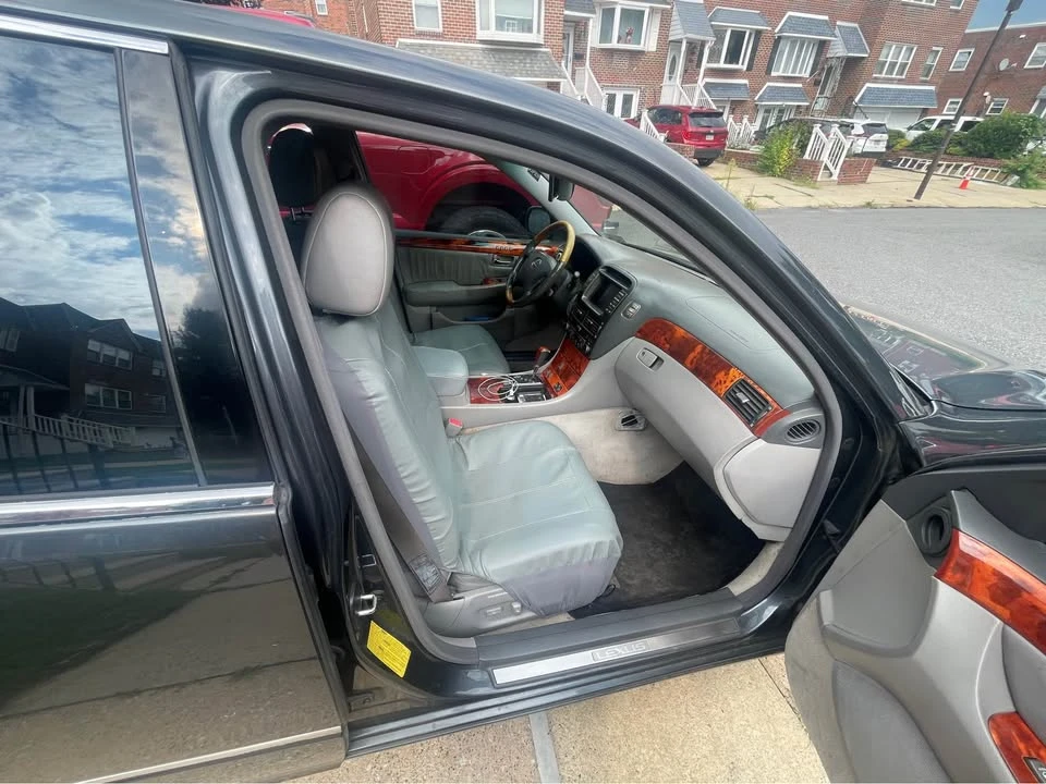 2006 Lexus LS 3rd Gen - Image 10 of 20