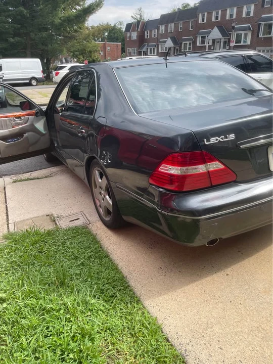 2006 Lexus LS 3rd Gen - Image 9 of 20