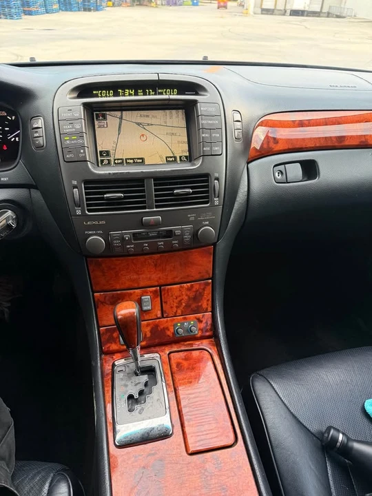2006 Lexus LS 3rd Gen - Image 16 of 17